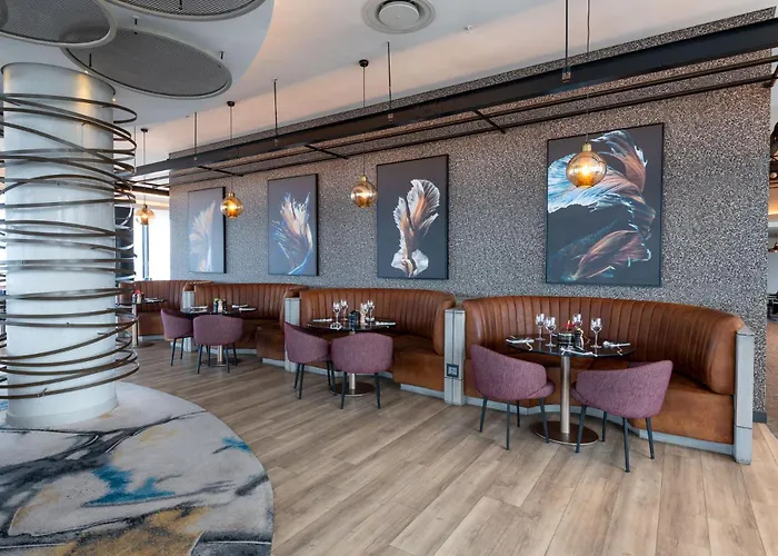 Stylish 2001 Oceans Apartments