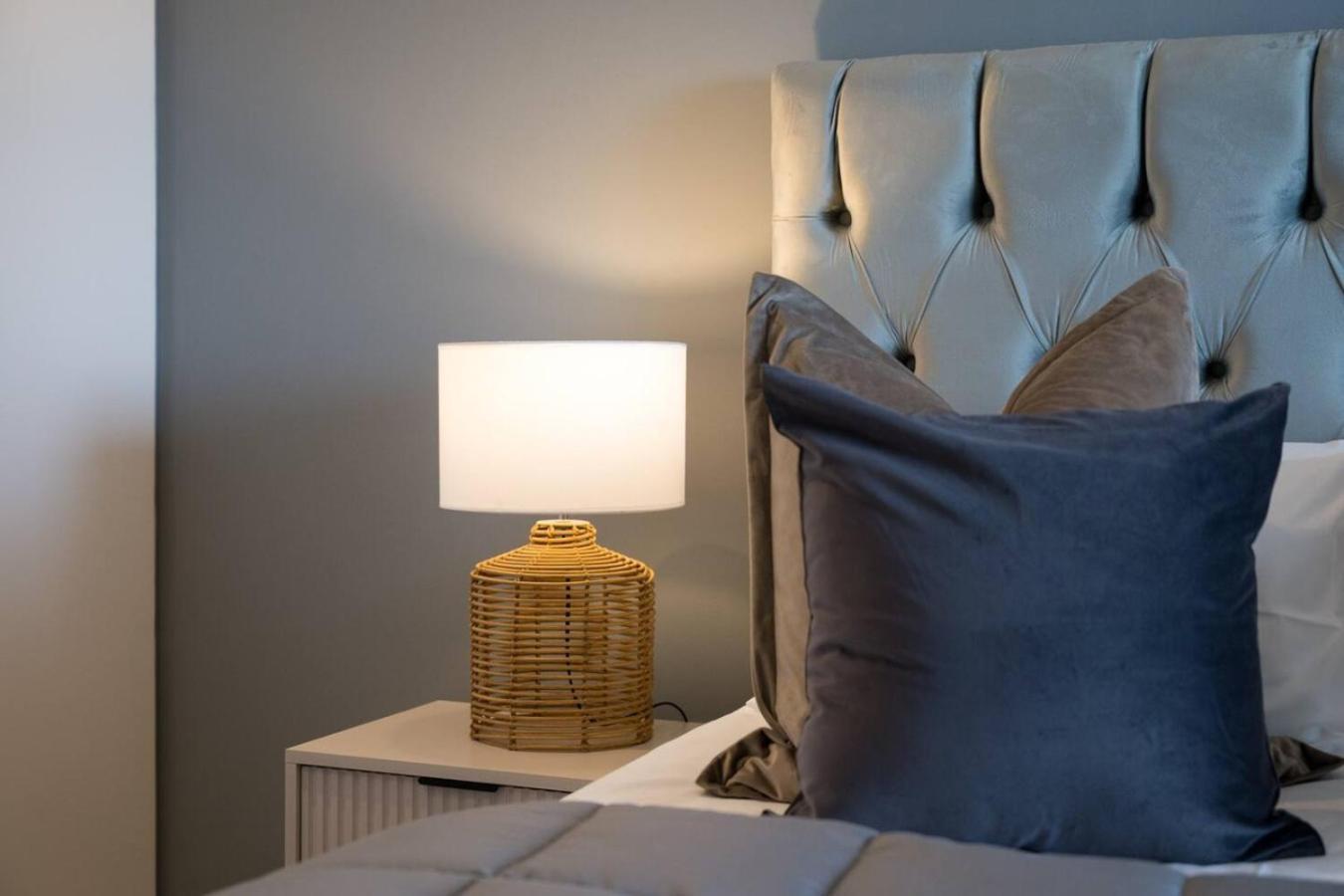 Stylish 2001 Oceans Apartment *